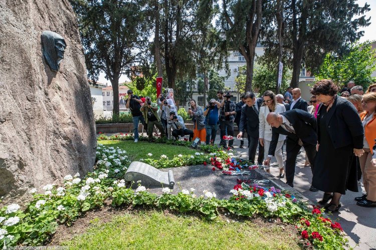 Zübeyde Hanım İzmir’de kabri başında anıldı -