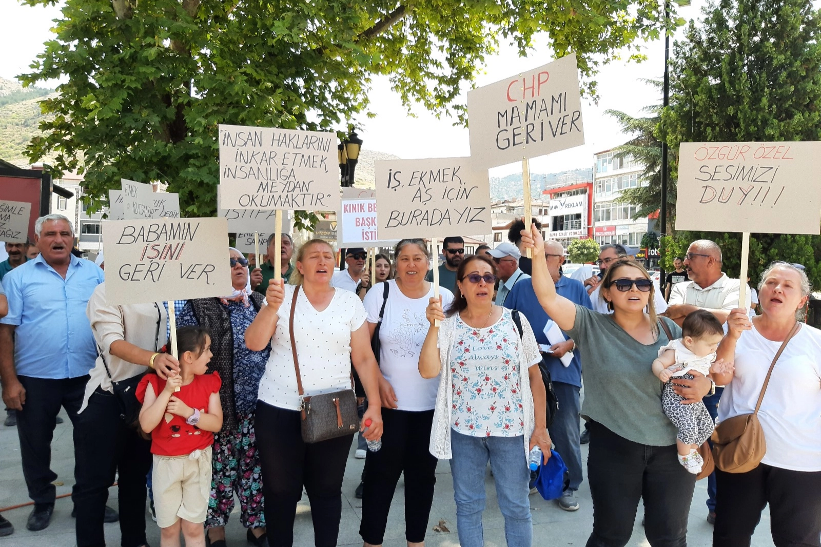 Tokat’ta CHP’li belediyeye protesto! Başkan istifaya çağrıldı -