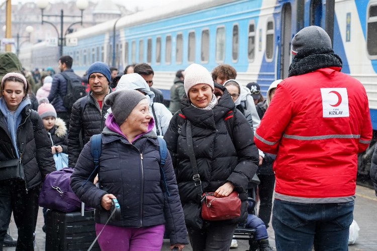 Türk vatandaşları Kiev'de yaşanan insani krizi Kızılay'a anlattı -