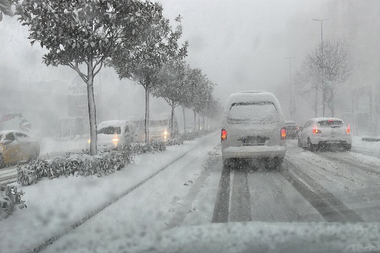 TÜSED kar yağışında aracı hasar görenleri bilgilendirdi -