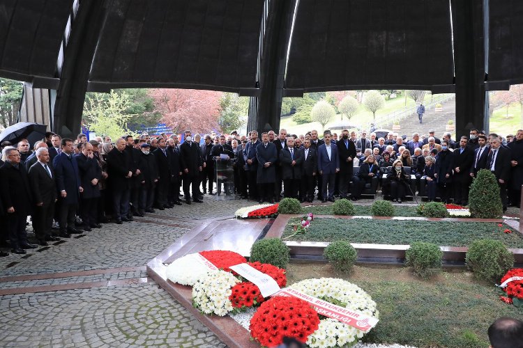 Turgut Özal mezarı başında anıldı -