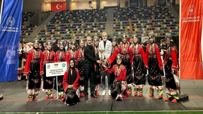 Türk halk oyunları ekibi, il şampiyonu oldu