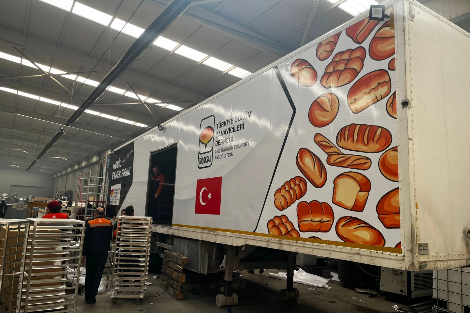 Türkiye Döküm Sanayicileri'nden Kızılay'a mobil ekmek fırını bağışı -