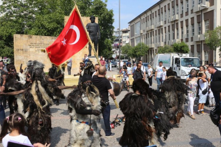 Tütütabaklar, Balıkesir'deki kutlamalara damga vurdu -