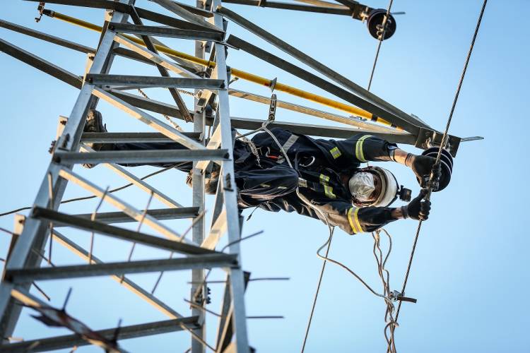 UEDAŞ’tan dünyanın etrafını turlayan elektrik ağı (ÖZEL HABER)