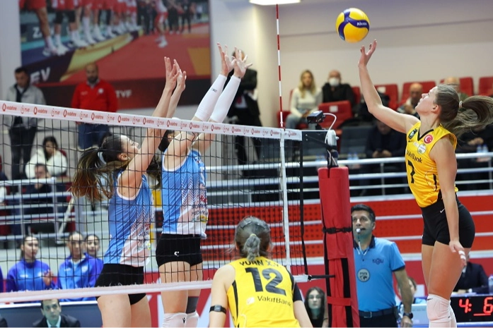 VakıfBank set vermeden kazandı -