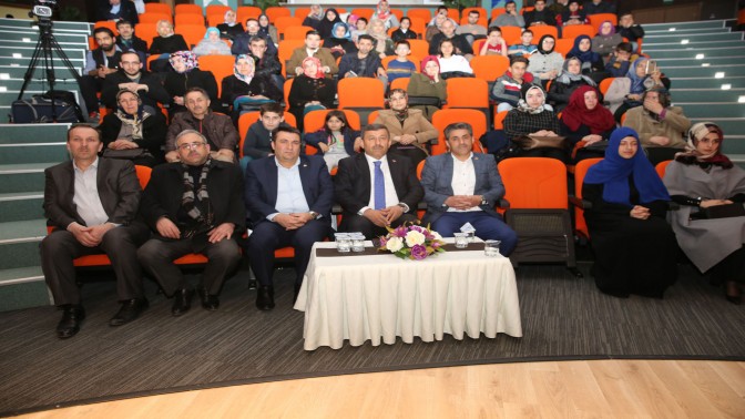 VAKKASOĞLU DARICA’DA KONFERANS VERDİ