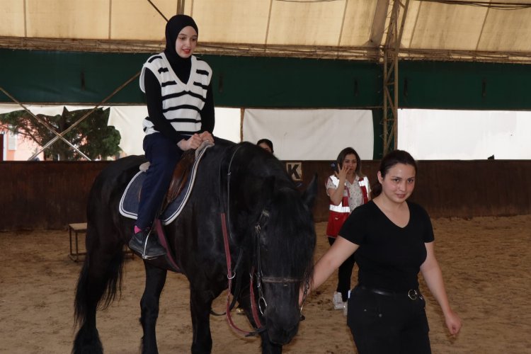 YADEV öğrencileri Atlı Spor'da doyasıya eğlendi -