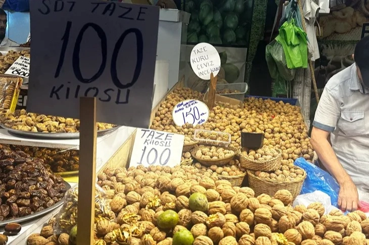 Yeni mahsul taze cevizler Bursa’da tezgaha çıktı -