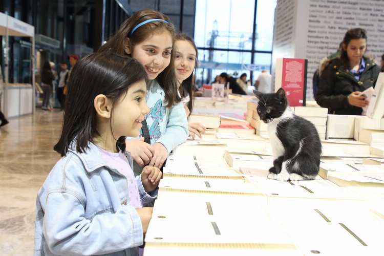 Yeni rekoru Başkan Büyükakın açıkladı; 12. Kocaeli Kitap Fuarına 905 bin 946 ziyaretçi -