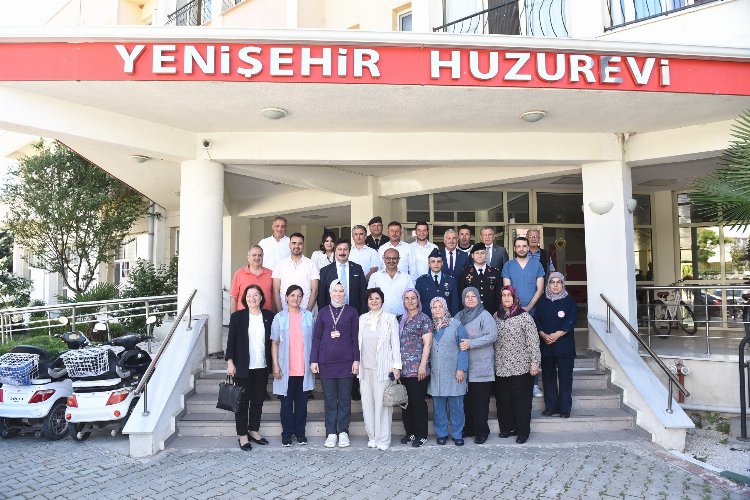 Yenişehir Halkı Belediye Meydanı’nda bayramlaştı -