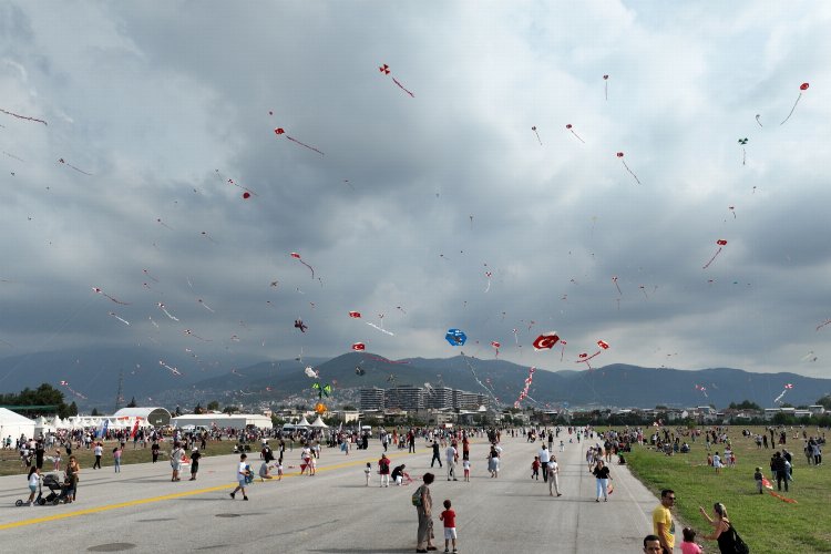 Zafer coşkusu Bursa'da göklerde -