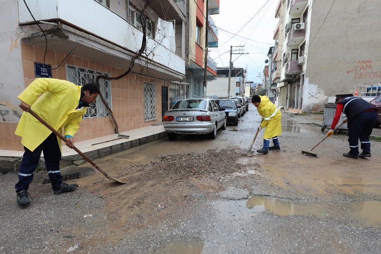 İzmir Gaziemir’de yağmur teyakkuzu